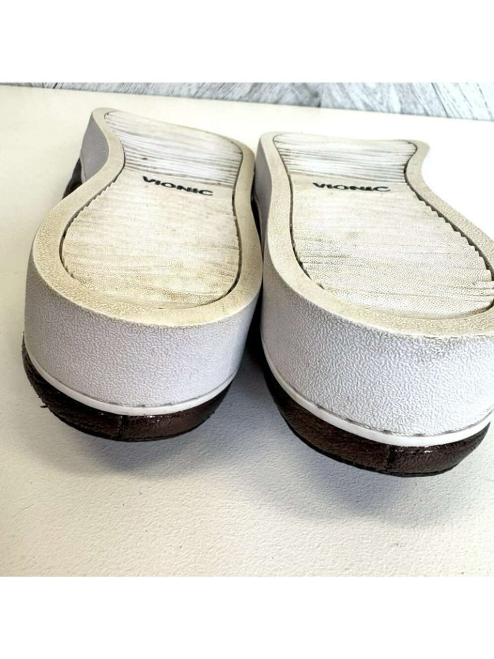 Vionic Dakota Bronze Metallic Mules Comfort Shoes Womens Size 8.5 Slip On Slides - Picture 8 of 9